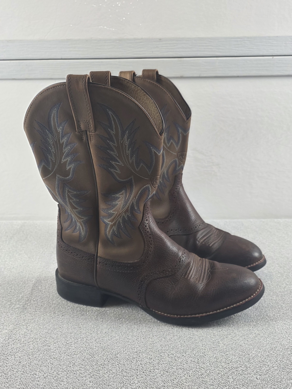 Ariat Heritage Western R-Toe Boots Brown Blue Embroidery Men's 12